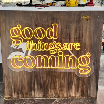 good_things_are_coming_letrero_neon_letter_fac